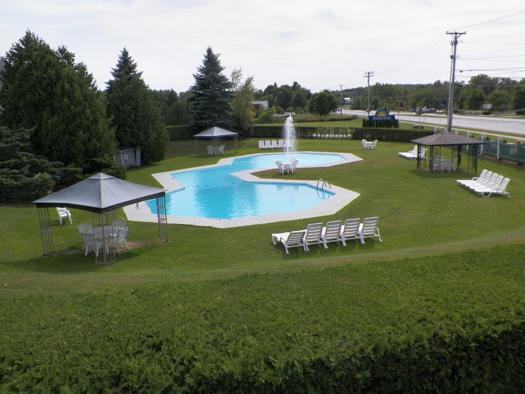 Days Inn By Wyndham Shelburne/Burlington Buitenkant foto