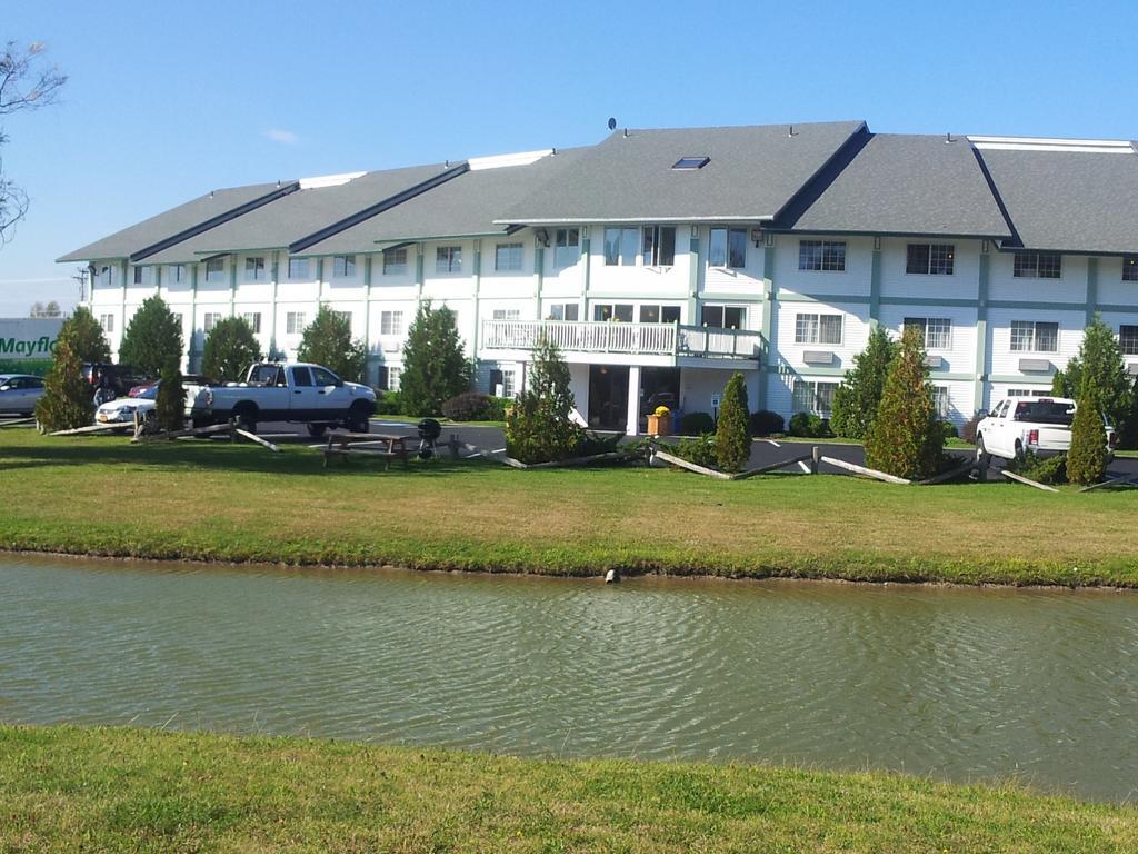 Days Inn By Wyndham Shelburne/Burlington Buitenkant foto