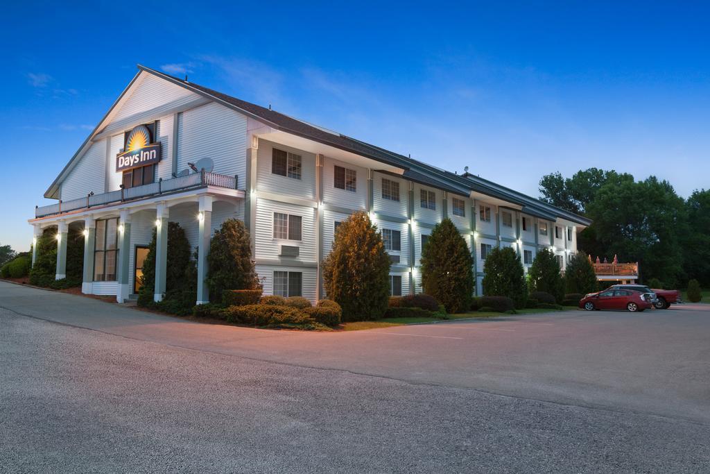 Days Inn By Wyndham Shelburne/Burlington Buitenkant foto