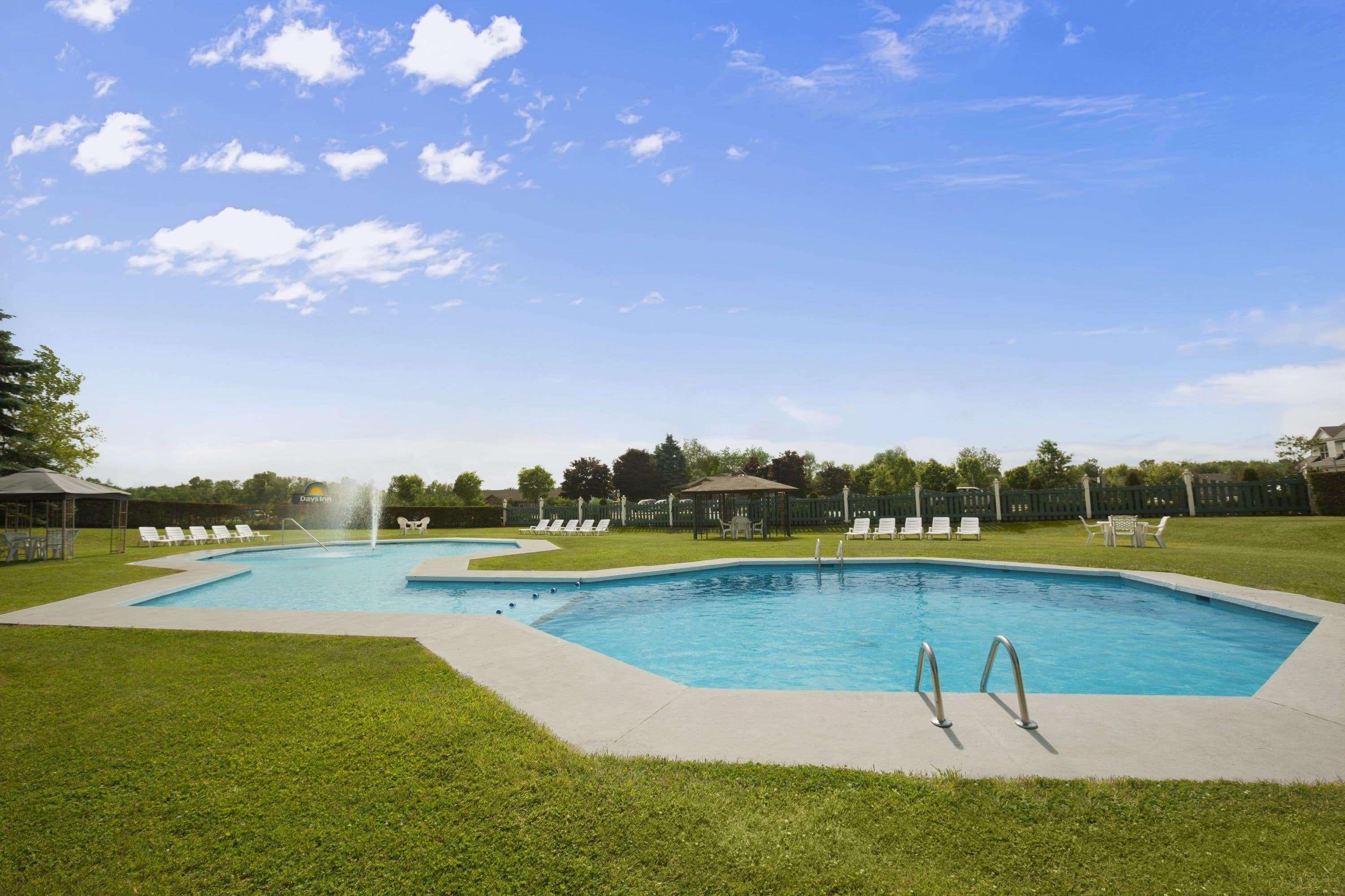 Days Inn By Wyndham Shelburne/Burlington Buitenkant foto