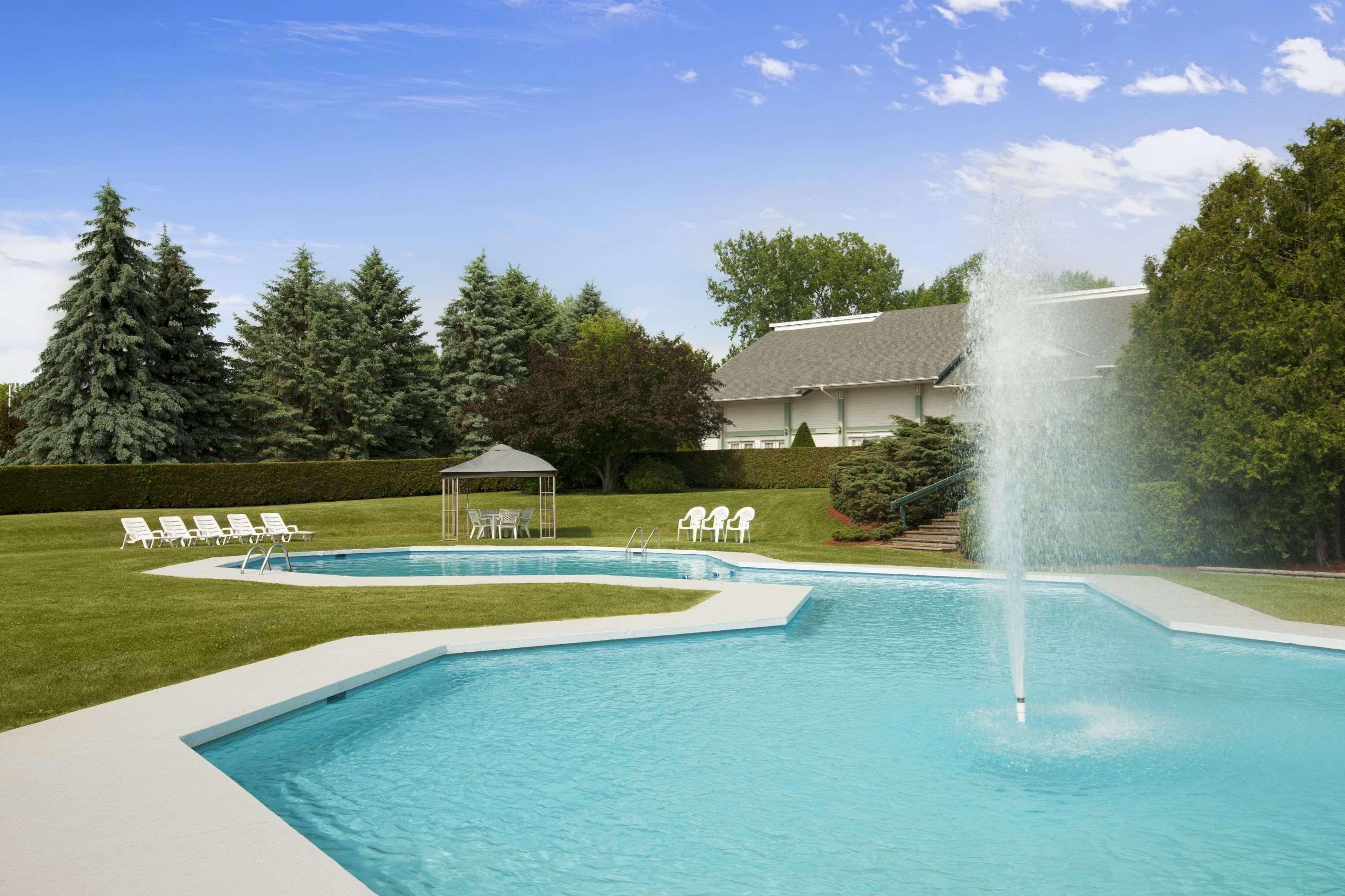 Days Inn By Wyndham Shelburne/Burlington Buitenkant foto
