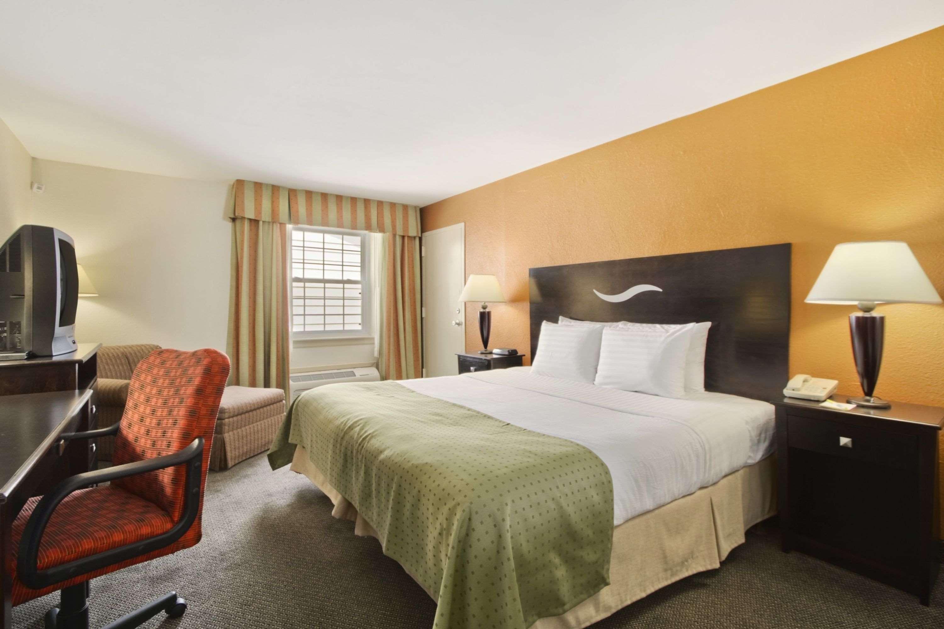 Days Inn By Wyndham Shelburne/Burlington Buitenkant foto