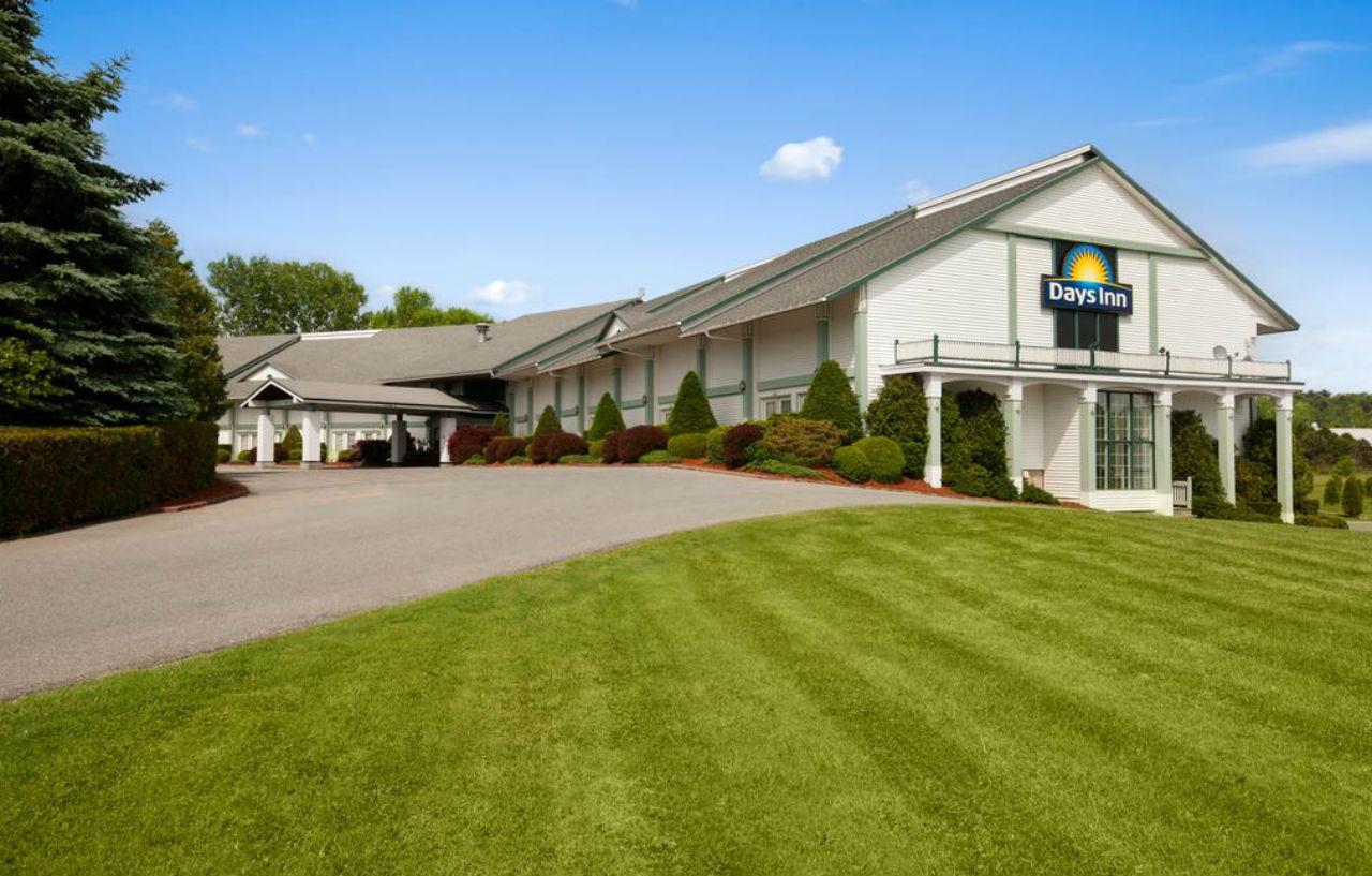 Days Inn By Wyndham Shelburne/Burlington Buitenkant foto
