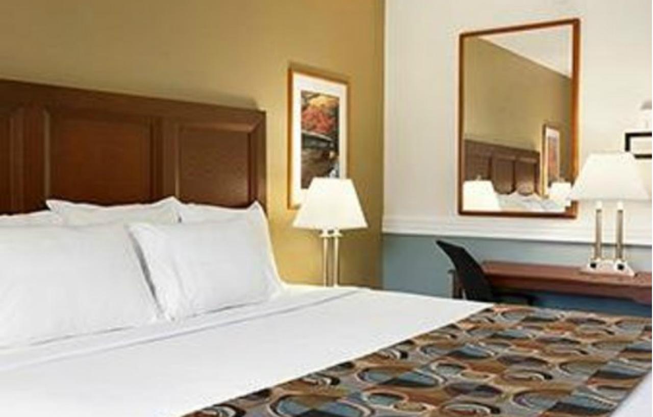 Days Inn By Wyndham Shelburne/Burlington Buitenkant foto